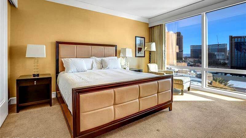 Bed-room with great views in a Trump Tower Las Vegas condo